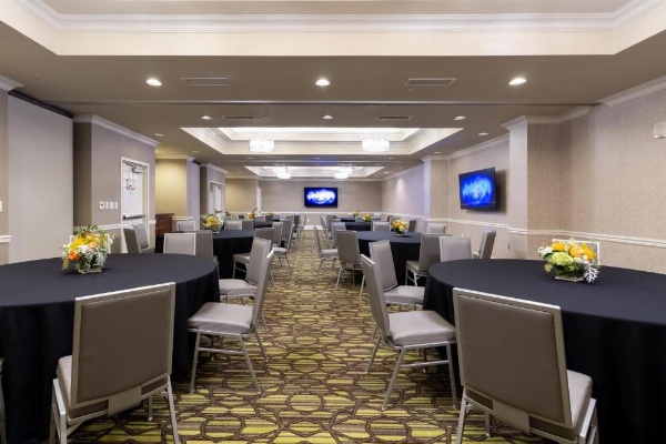 Holiday Inn Express Savannah - Historic District image 11